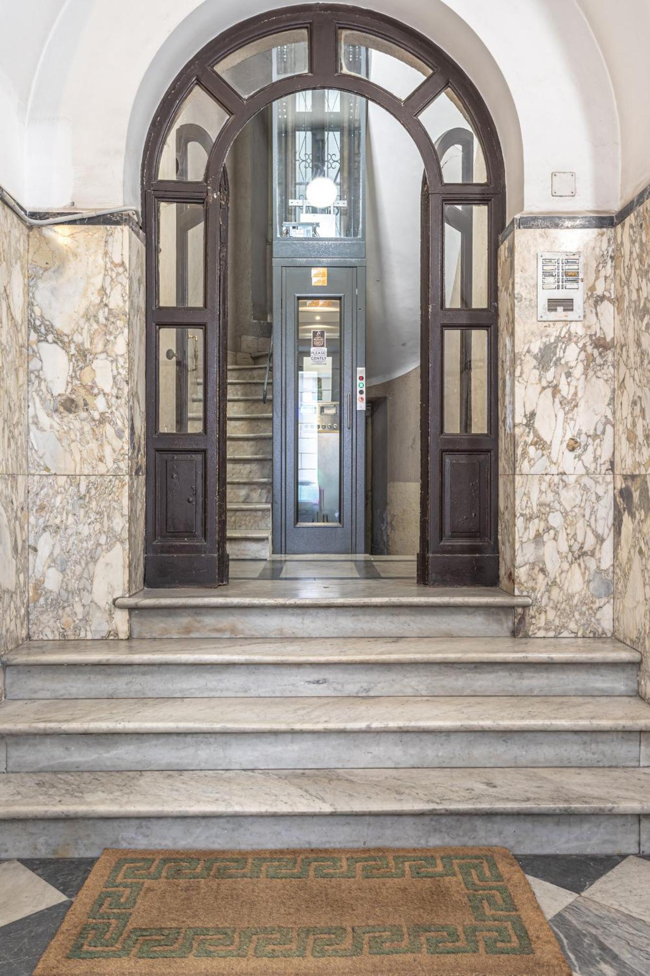 רומא Private Apartment Colosseum מראה חיצוני תמונה