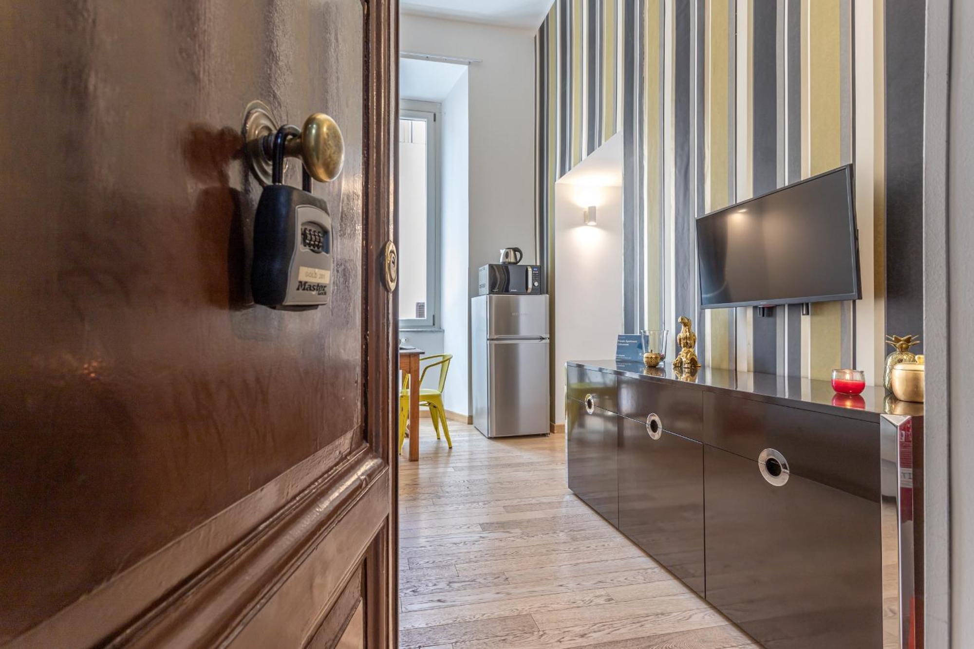 רומא Private Apartment Colosseum מראה חיצוני תמונה